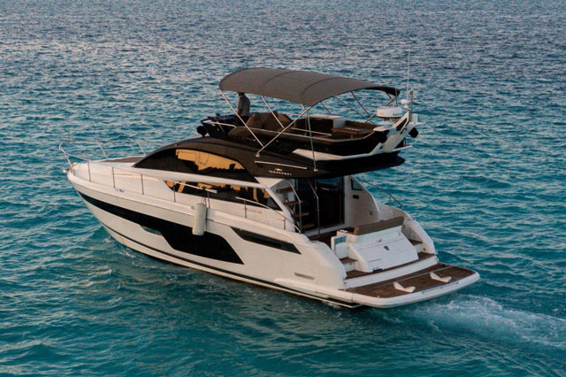 yates lujo cancun