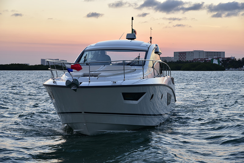 luxur yacht cancun