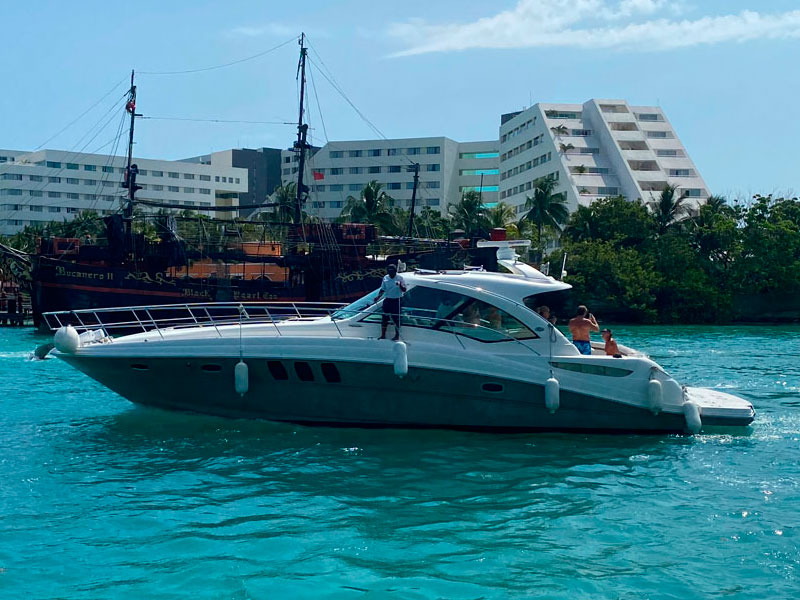 luxury yachts cancun